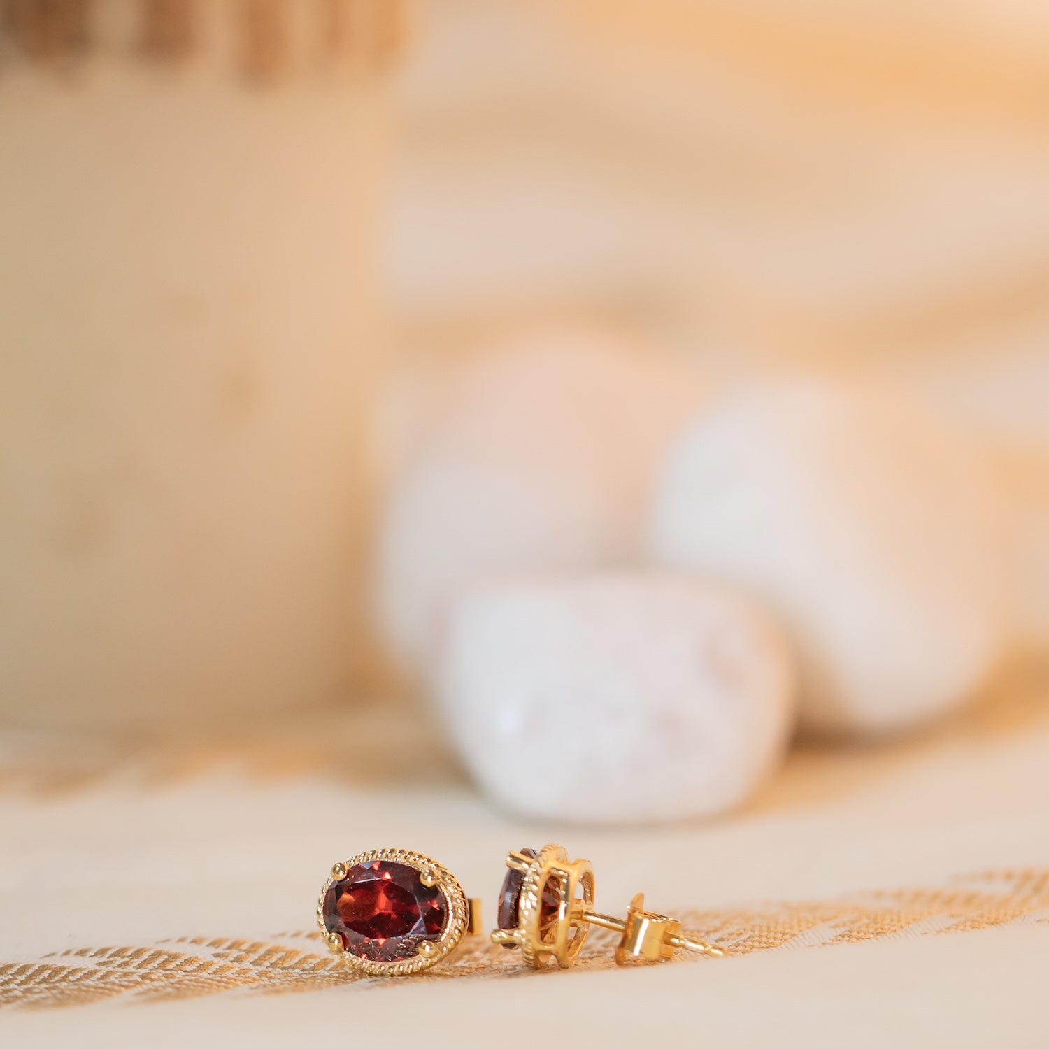 Garnet Shine Stud
