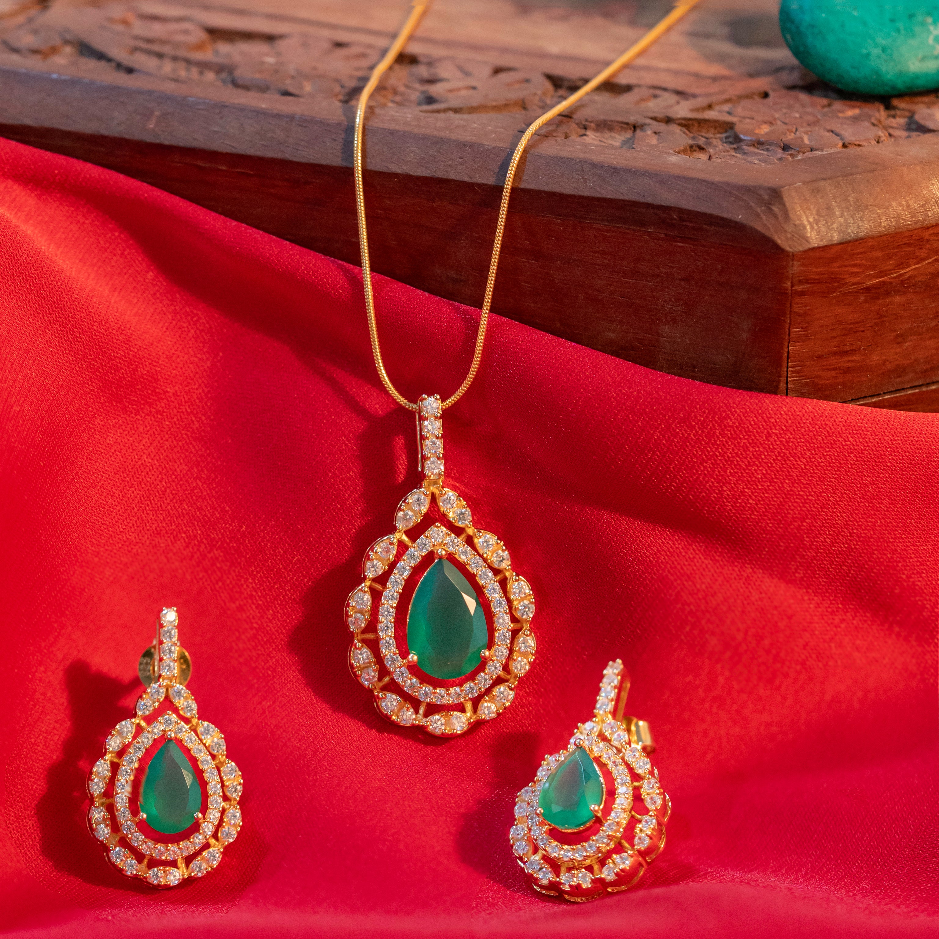 Glamour Drop Pendant set
