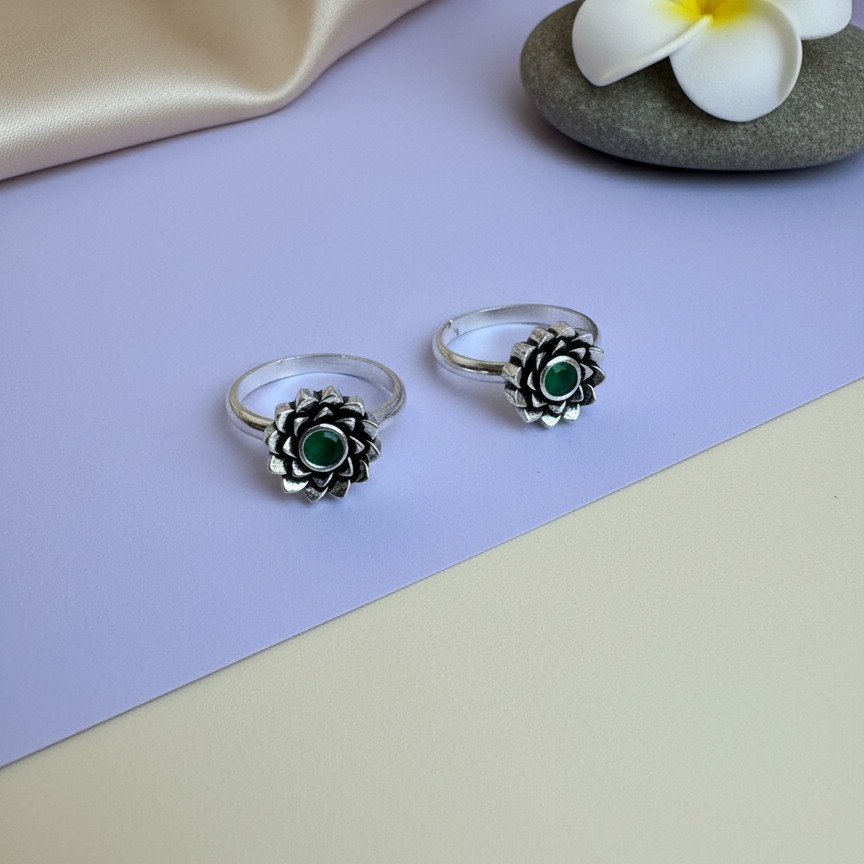 Oxidized Silver Leafshine Green Toe Ring