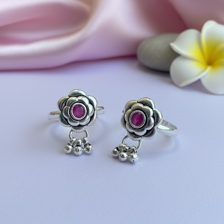 Silver Petal Pop Toe Ring